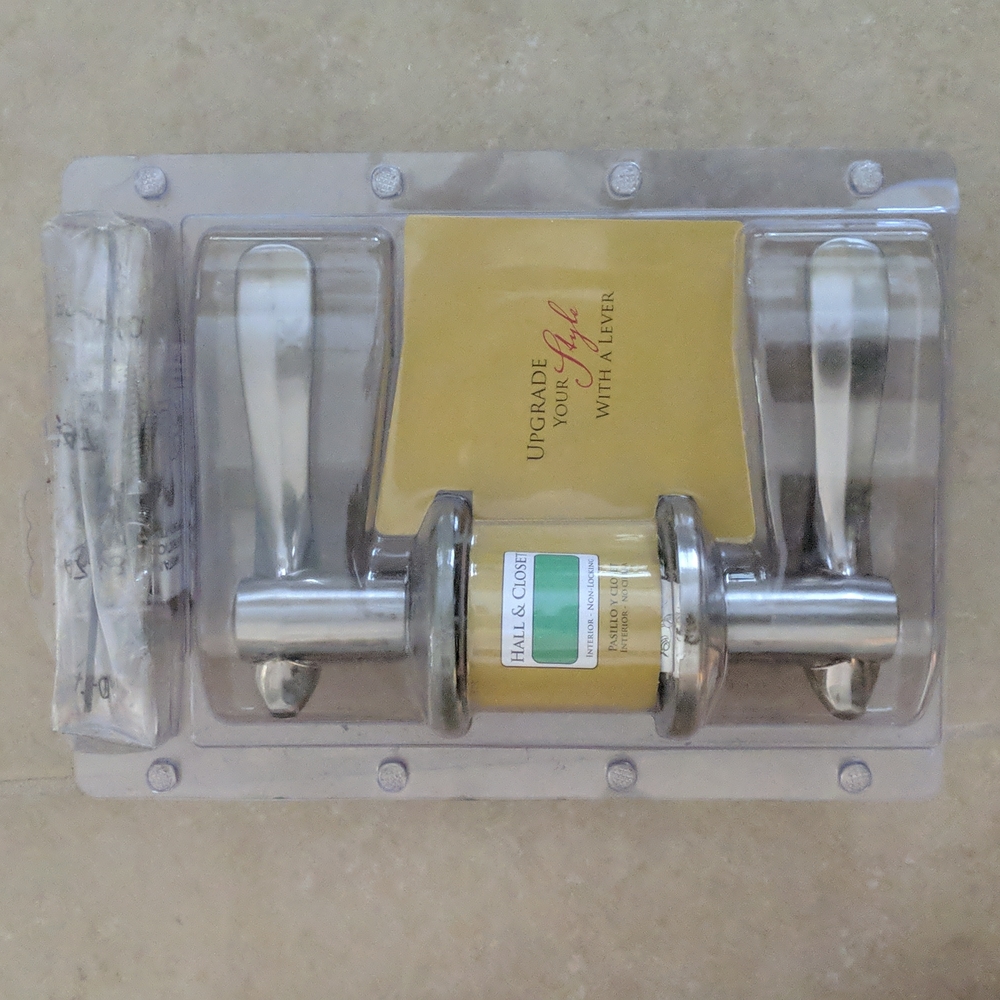 Non locking door lever